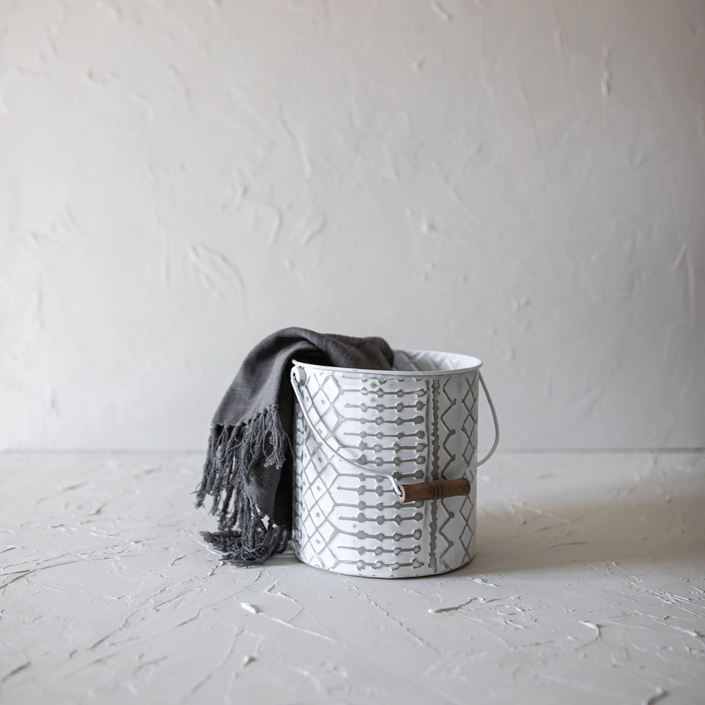 AALIYAH GRAY WASHED BUCKET PLANTER POT METAL & WOOD (MIN 2)