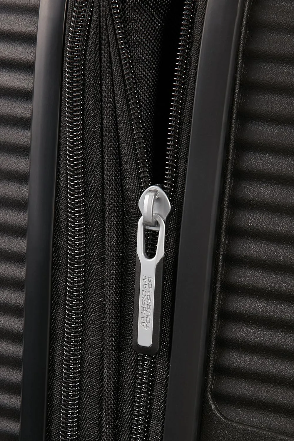 American Tourister M 81 L, Black (Bass Black), Medium (67 cm-81 Litre)