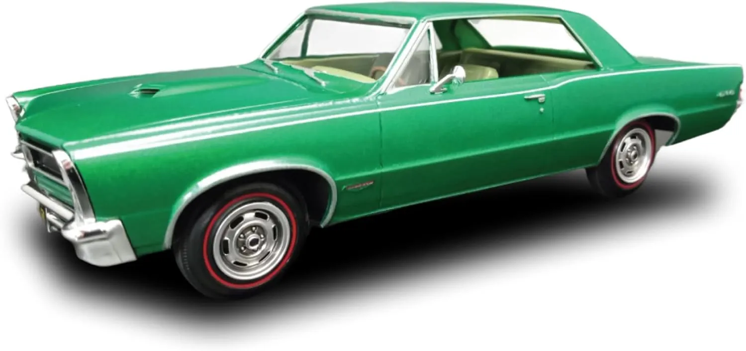 AMT 1965 Pontiac GTO Hardtop Craftsman Plus 1:25 Scale Model Kit