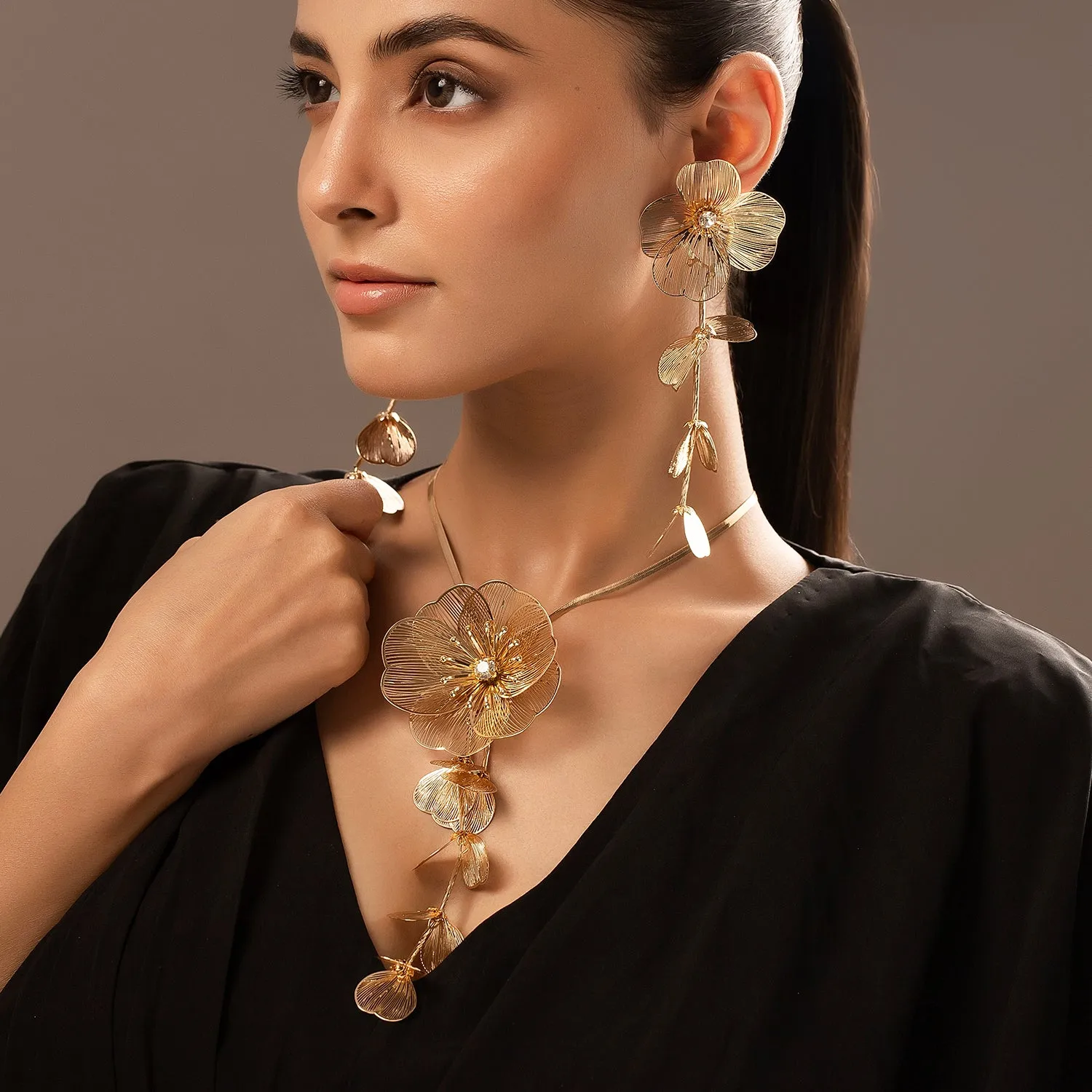 Blume Golden Vine Whisper Floral Pendant Set