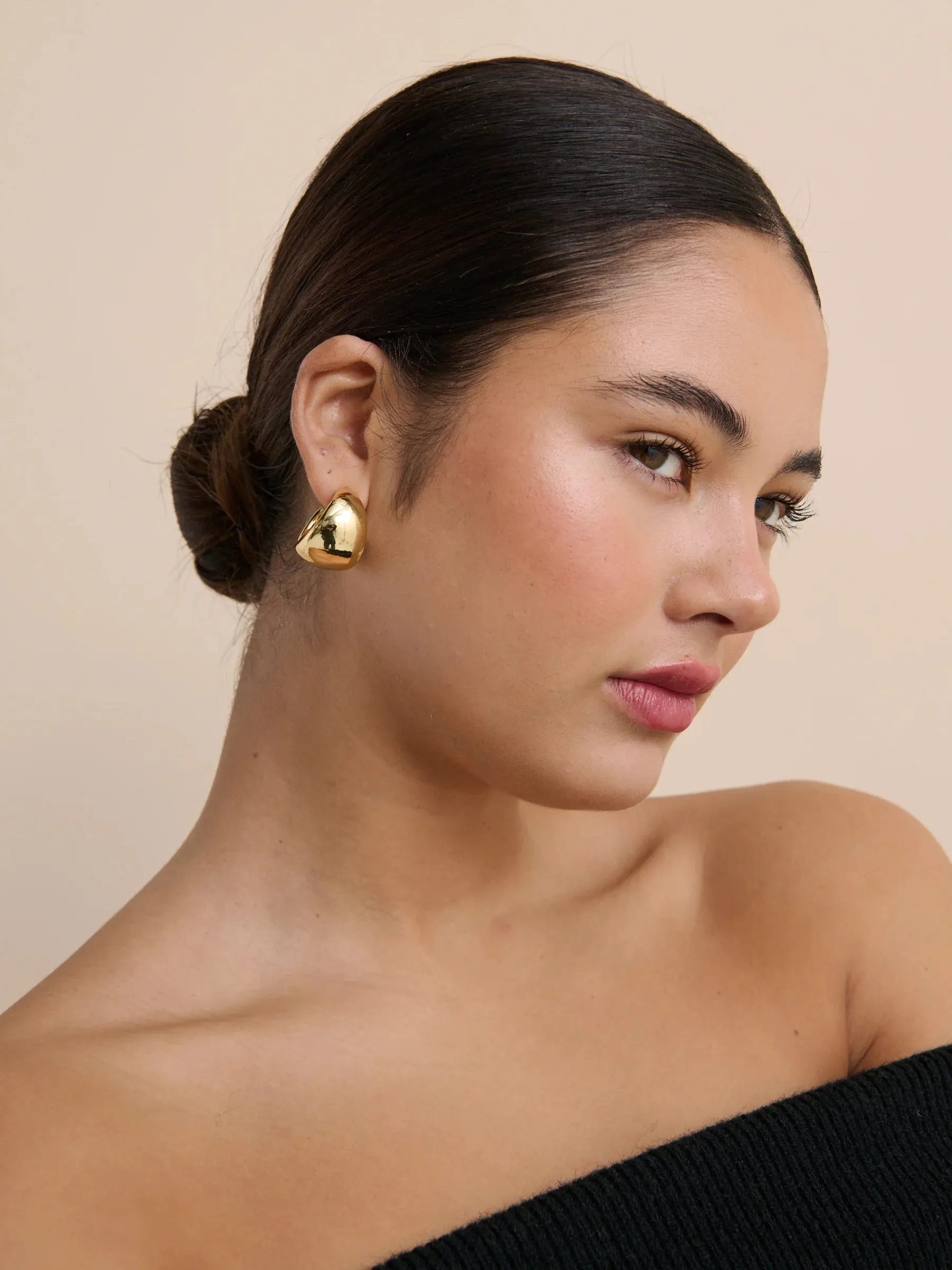 DOME HUGGIE 18K GOLD PLATED EARRINGS - GOLD