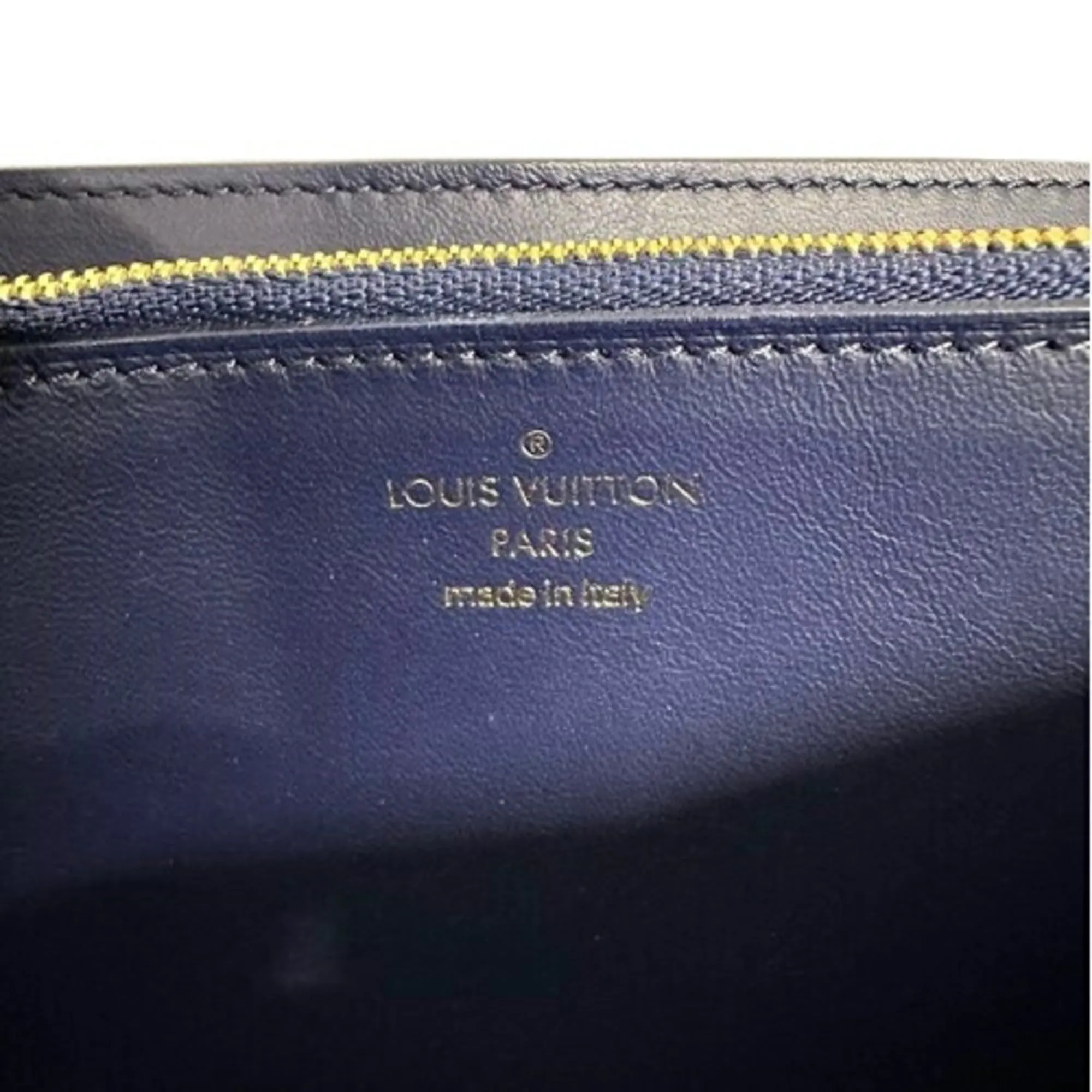 Elegant Leather Capucines Bag with Subtle Scratches