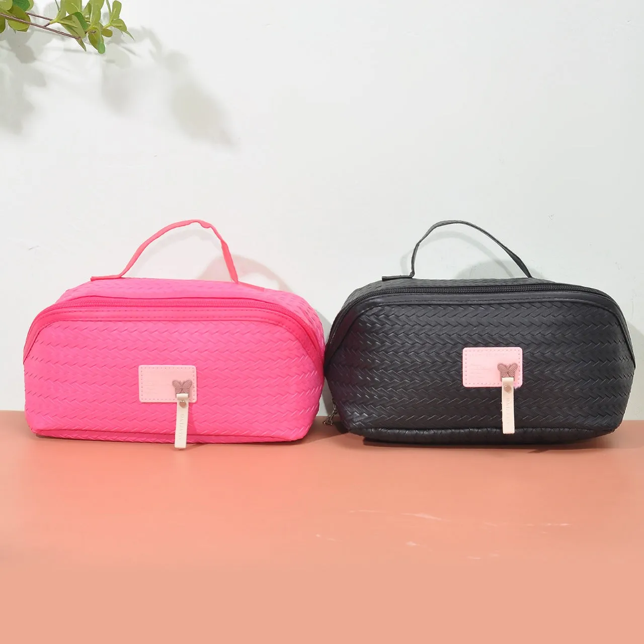 Elegant Woven-Texture Travel Pouch – Stylish & Spacious