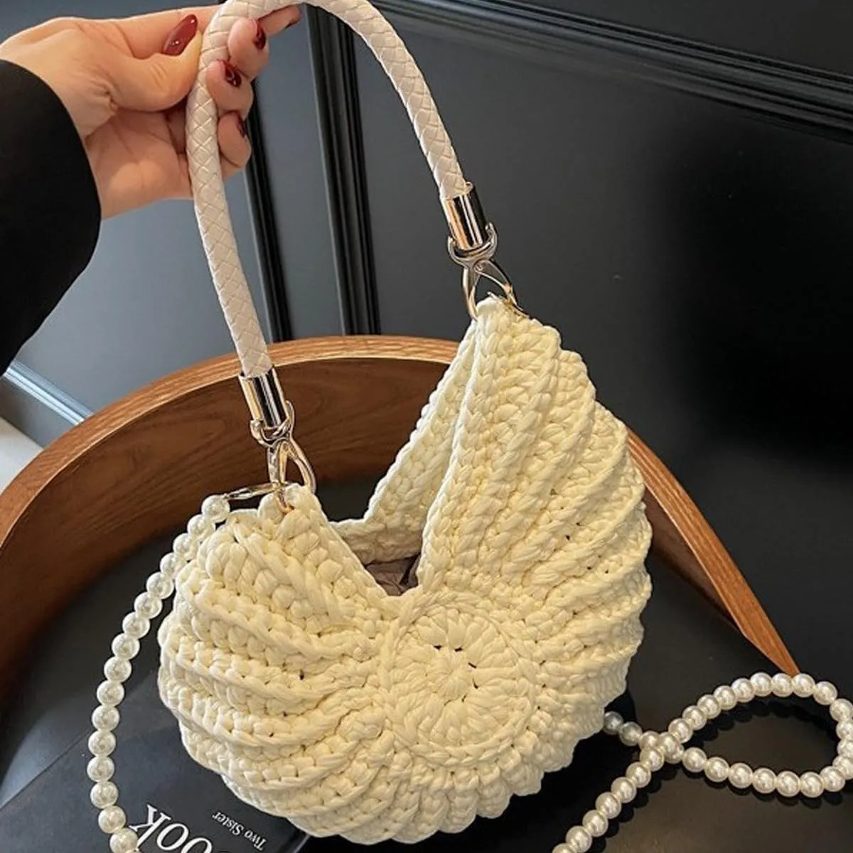 Handwoven Seashell Bag for Women Beaded Shell Purse Crochet Beach Bag Conch Shoulder Handbag with Pearl Strap Leather Handle