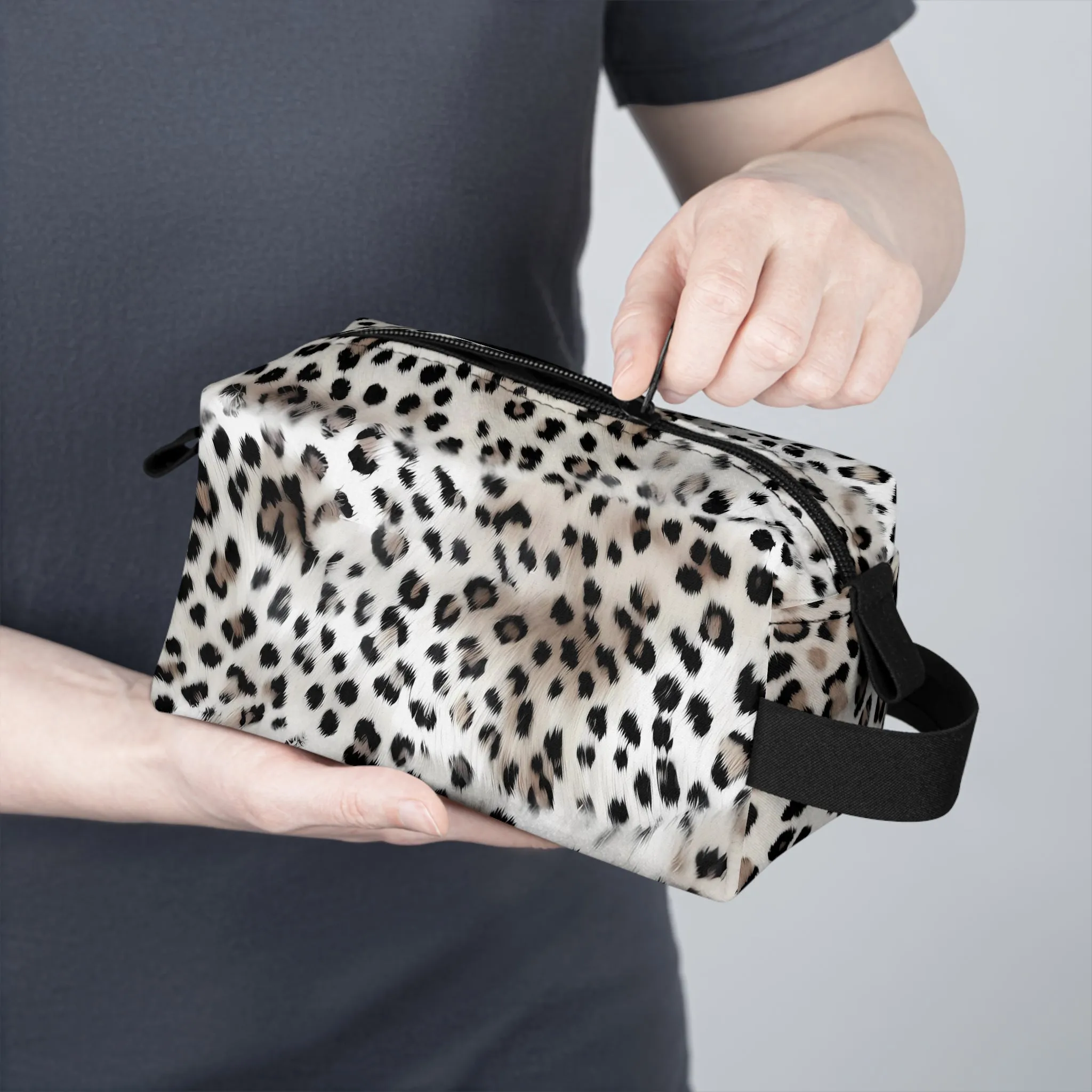 Leopard Print Toiletry Bag - Chic & Durable Organizer for the Style-Savvy Traveler
