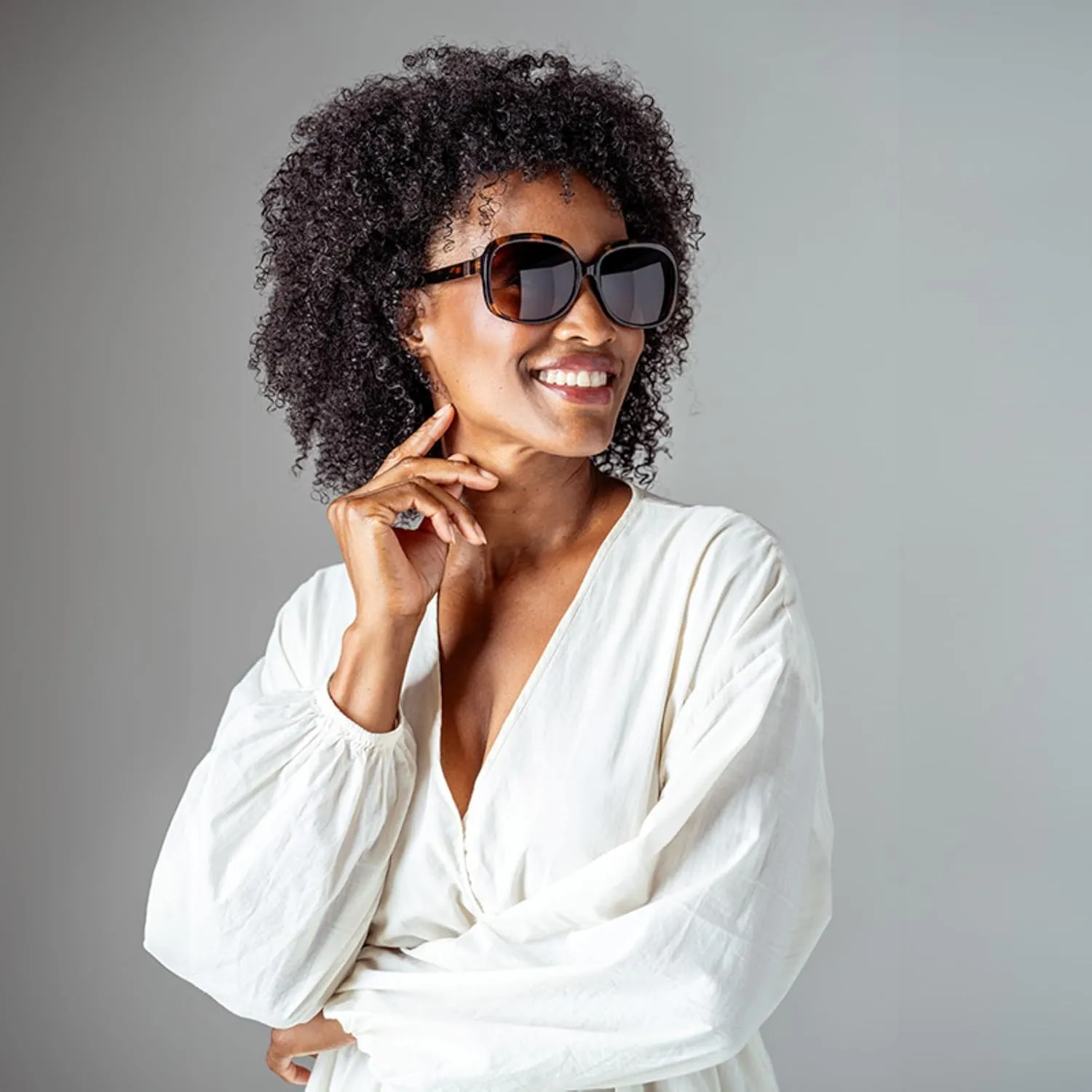 Signature Timeless UV Protective Sunglasses for Men and Women
