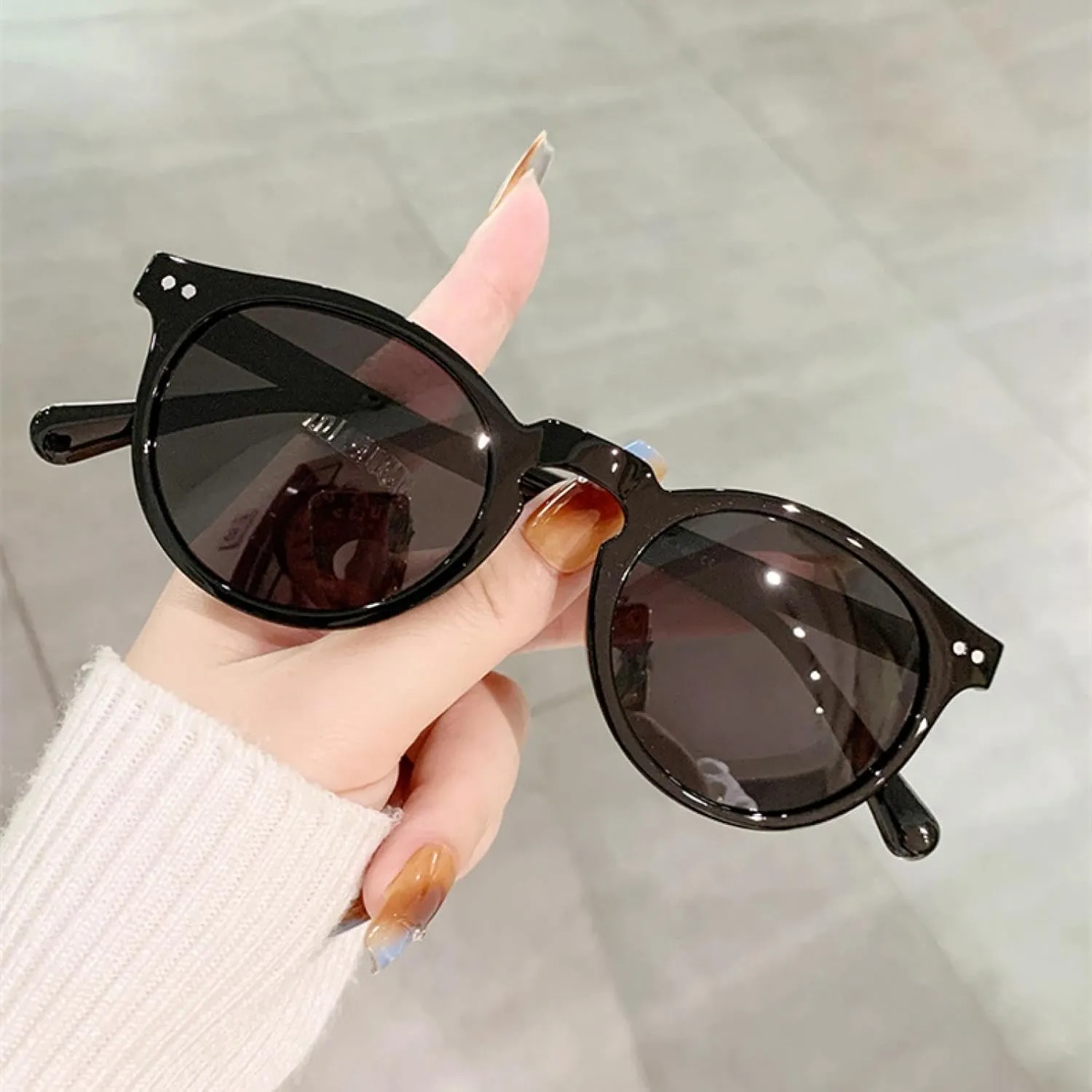 Vintage Round Men Sunglasses Fashion Rivets Women Trending Punk Uv400